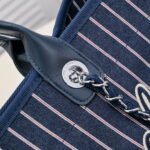 Chanel new beach bag denim bag navy blue 67178-7size: 48*38*30*14cm - Image 7