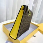 FENDI Large capacity Handbag Size: 20 * 30cm - Image 9