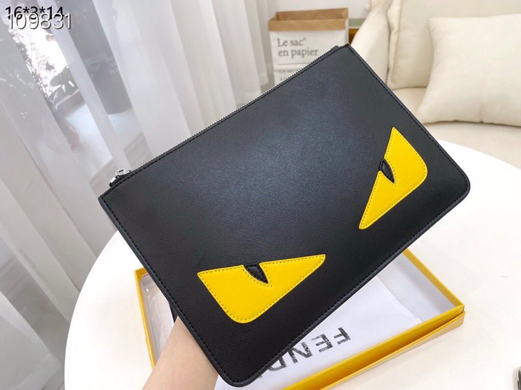 i1639204671_7493_0.jpg FENDI Large capacity Handbag Size: 29.5x20x1cm - Image 1