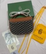 Goyard Goyardine Shell bag Brown Size: 26*18*8cm - Image 4