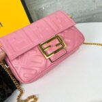 FENDI BAGUETTE Mini Chain Strap Pink Handbag Size: 4*18*11cm - Image 4