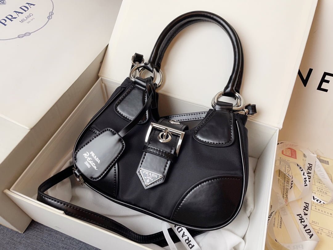 i1667493524_7722_0.jpg Prada Nylon and leather splice Underarm bag black 1BA381 size: 22.5cm - Image 1