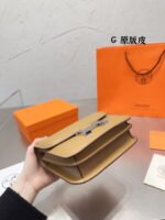 Hermès Constance Swift cowhide leather Earthy yellow size: 19cm - Image 6