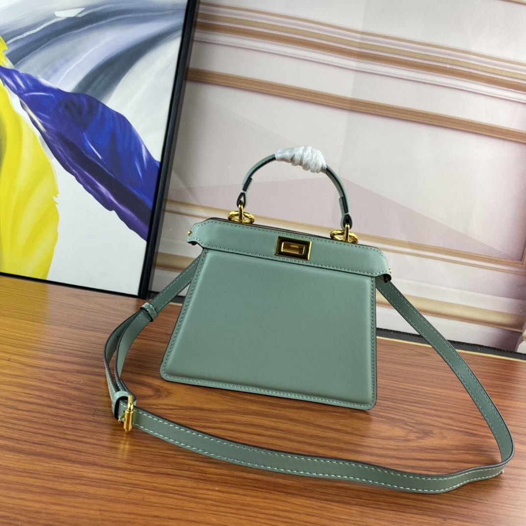 FENDI PeekaboolseeuPetite 0778 size: 20*15.5*11CM