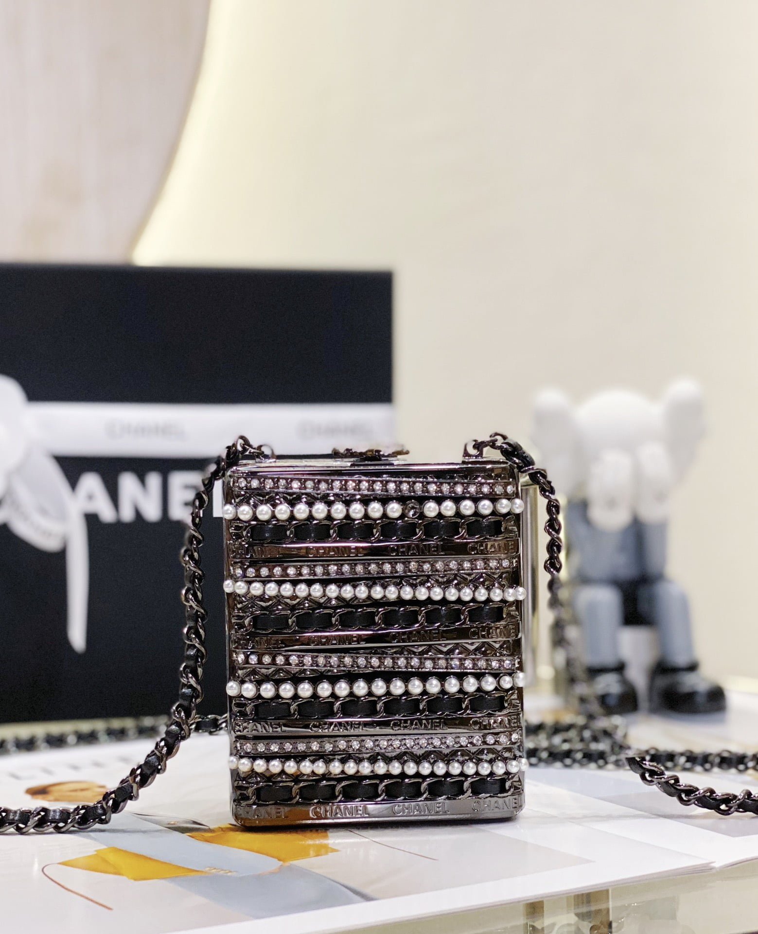 i1682012649_8097_0.jpg chanel22k dinner bag black Pearl string size: 11*9*4.5cm - Image 1