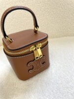 CELINE 23s Spring/Summer - Mini smooth leather makeup case brown 8080 Size: 9.5* 8* 9cm - Image 4