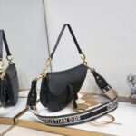 Dior saddle leather Plain ribbon with wide shoulder strap black 1033 size: 25.5 * 20 * 6.5 cm - Image 4