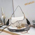 Dior saddle leather Plain ribbon with wide shoulder strap white1033 size: 25.5 * 20 * 6.5 cm