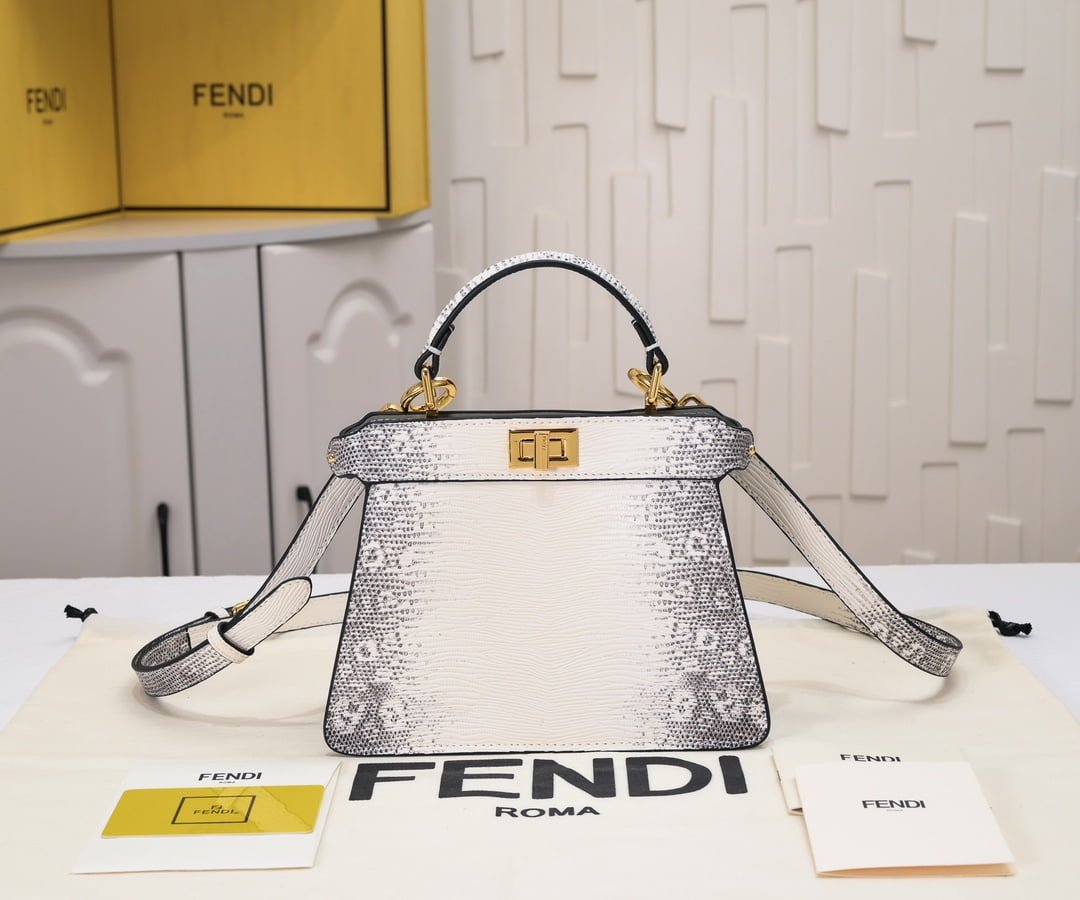 FENDI Peekaboo Crocodile Leather gold hardware 23ss 335 Size: 20*15cm