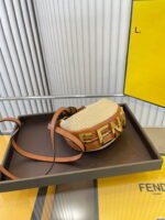FENDI mini Straw half moon bag Pink Size: 18*9cm - Image 4