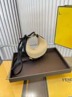 FENDI mini Straw half moon bag Pink Size: 18*9cm - Image 5