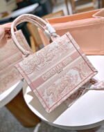 Dior presbyopia embroidery tote pink size mini: 20cm S: 26cm M: 35cm L: 41cm