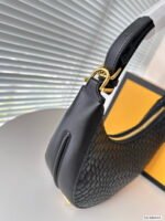 FENDI Woven half moon bag underarm bag 68043 68059 Size: 24*13cm/19*10cm - Image 5