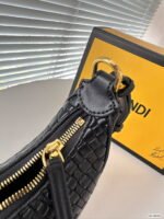 FENDI Woven half moon bag underarm bag 68043 68059 Size: 24*13cm/19*10cm - Image 7