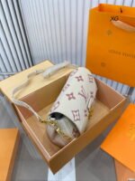 LV Favorite Cloud chain bag size: 23*13cm - Image 4