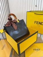 FENDI Tote bag Black/Brown/White Size: 25*22cm - Image 3