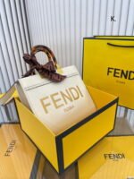 FENDI Tote bag Black/Brown/White Size: 25*22cm - Image 2