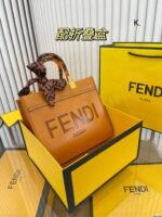 FENDI Tote bag Black/Brown/White Size: 25*22cm