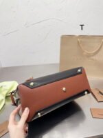 Burberry Tote handbag size:  33 26cm - Image 7