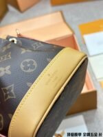 Louis Vuitton / LV mini Bucket bag Size: 13* 16* 10cm - Image 3