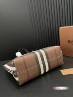 Burberry tote Shopping bag size: 34*26cm - Image 3