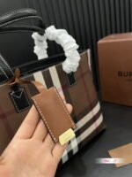 Burberry tote Shopping bag size: 34*26cm - Image 7