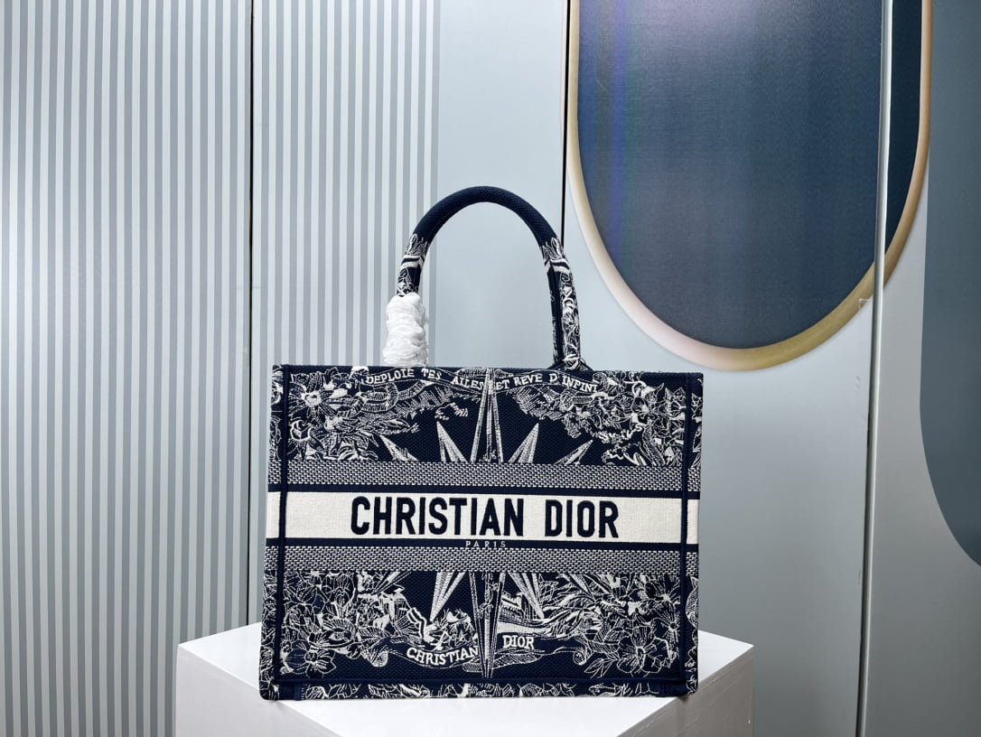 微信图片_20231108141336.jpg Dior book tote Pattern embroidery m1296 size: 36*27.5*16.5cm - Image 1